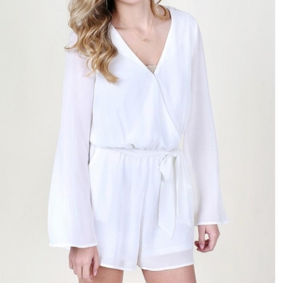 Altar'd State Cream Off White Long Sleeved V-neck Romper W/ Belt, M - Picture 1 of 9
